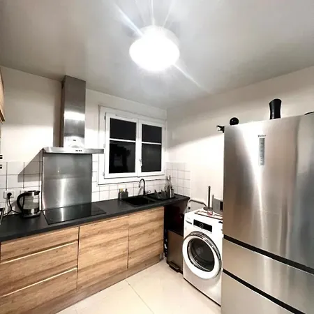 Elegant 2br With Balcony & Free Parking *