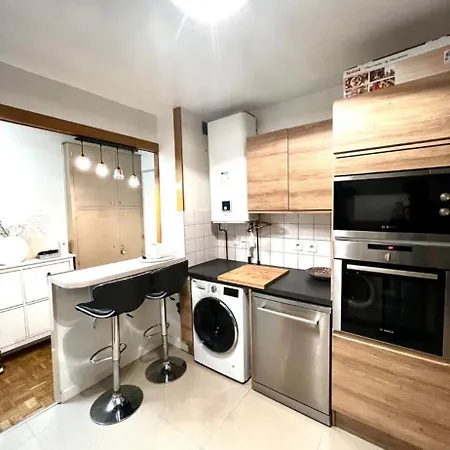 Elegant 2br With Balcony & Free Parking イヴリー＝シュル＝セーヌ