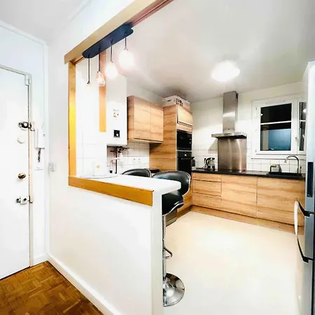Elegant 2br With Balcony & Free Parking