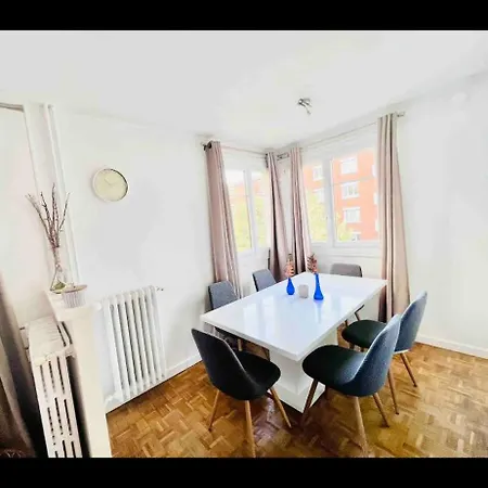 Διαμέρισμα Elegant 2br With Balcony & Free Parking *