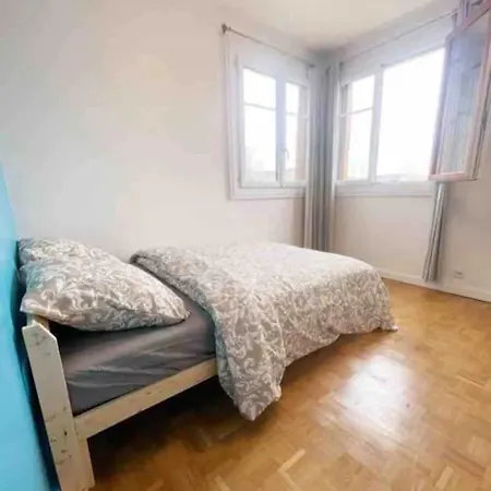 Elegant 2br With Balcony & Free Parking